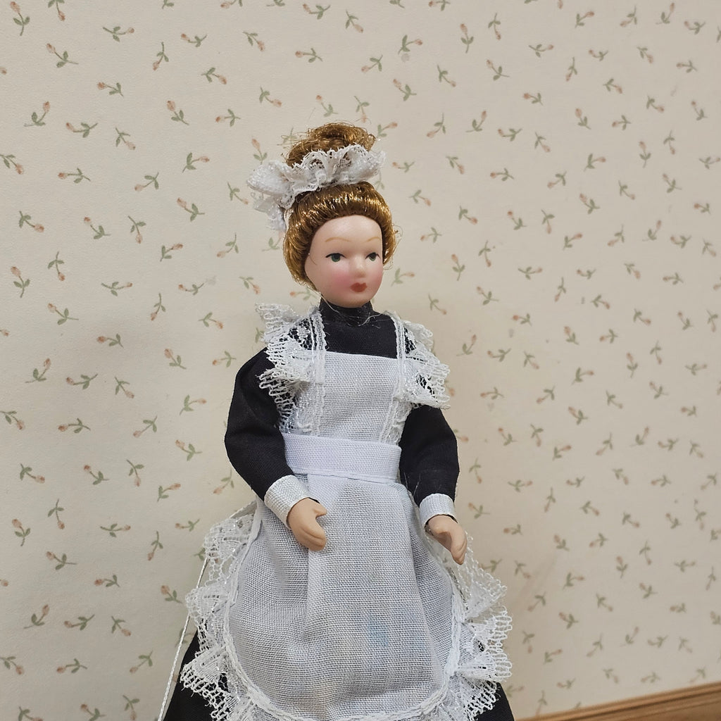 Puppe Hausangestellte schwarz