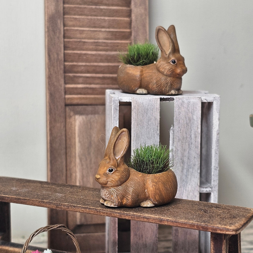 Hase mit Ostergras
