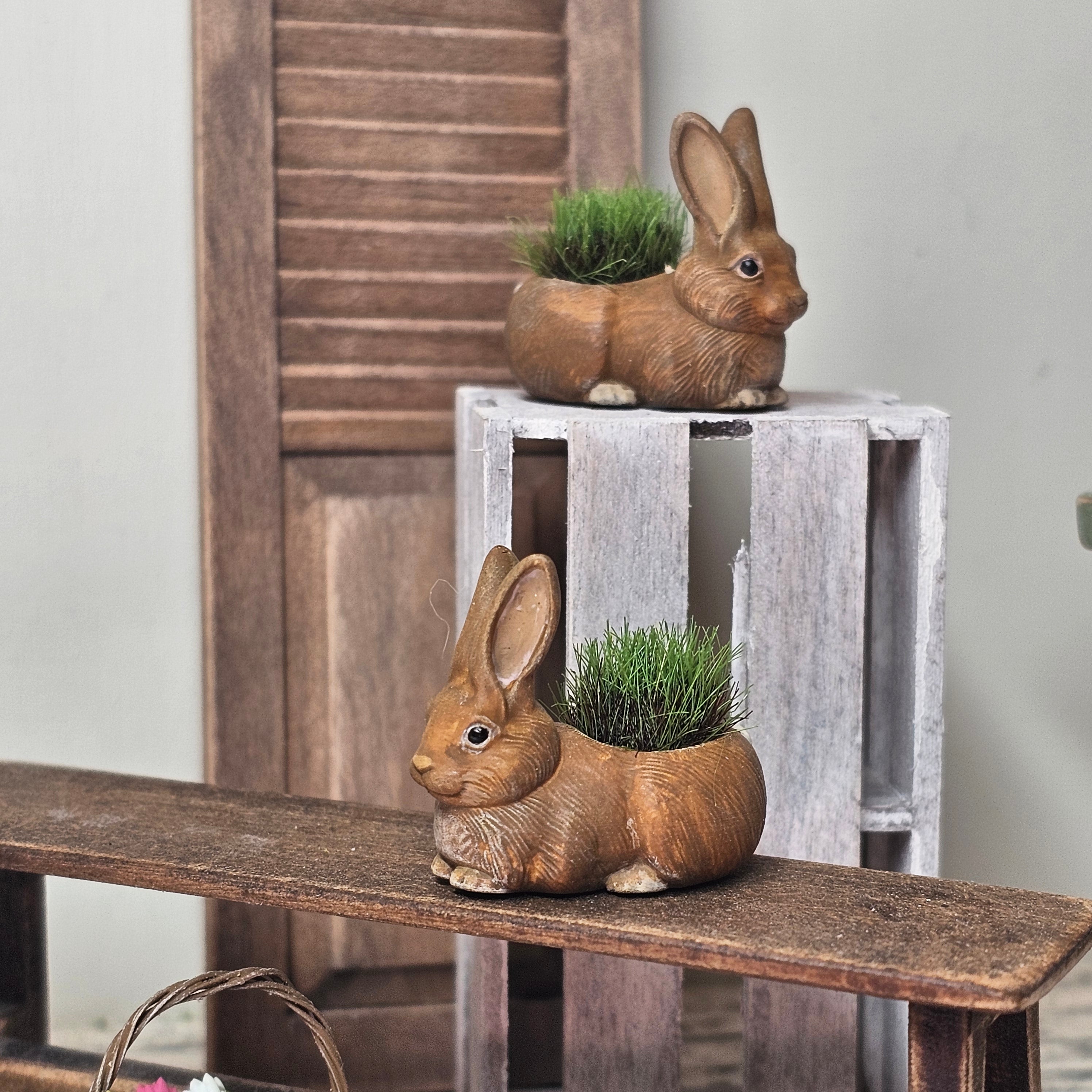 Hase mit Ostergras