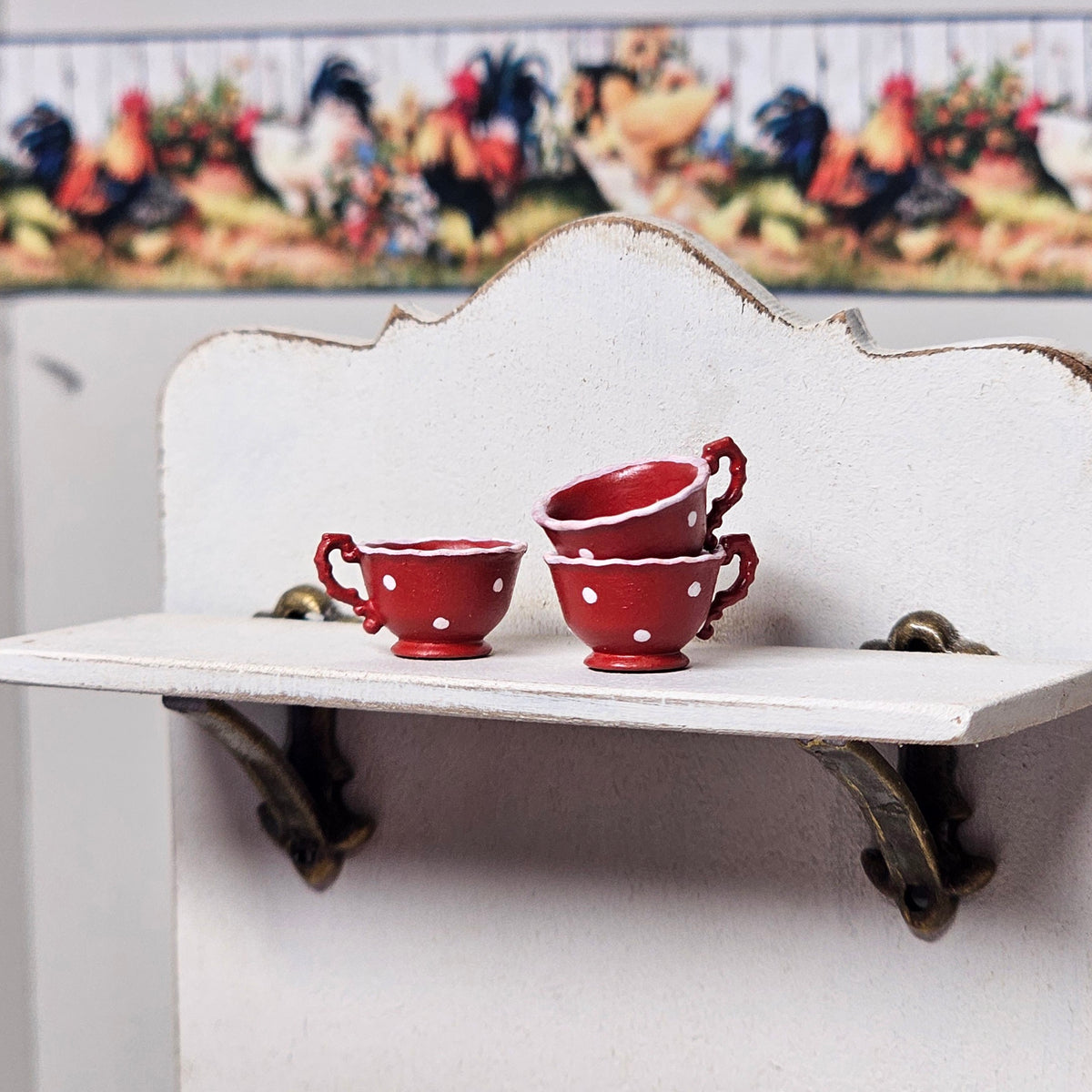 Tasse rot mit Punkten
