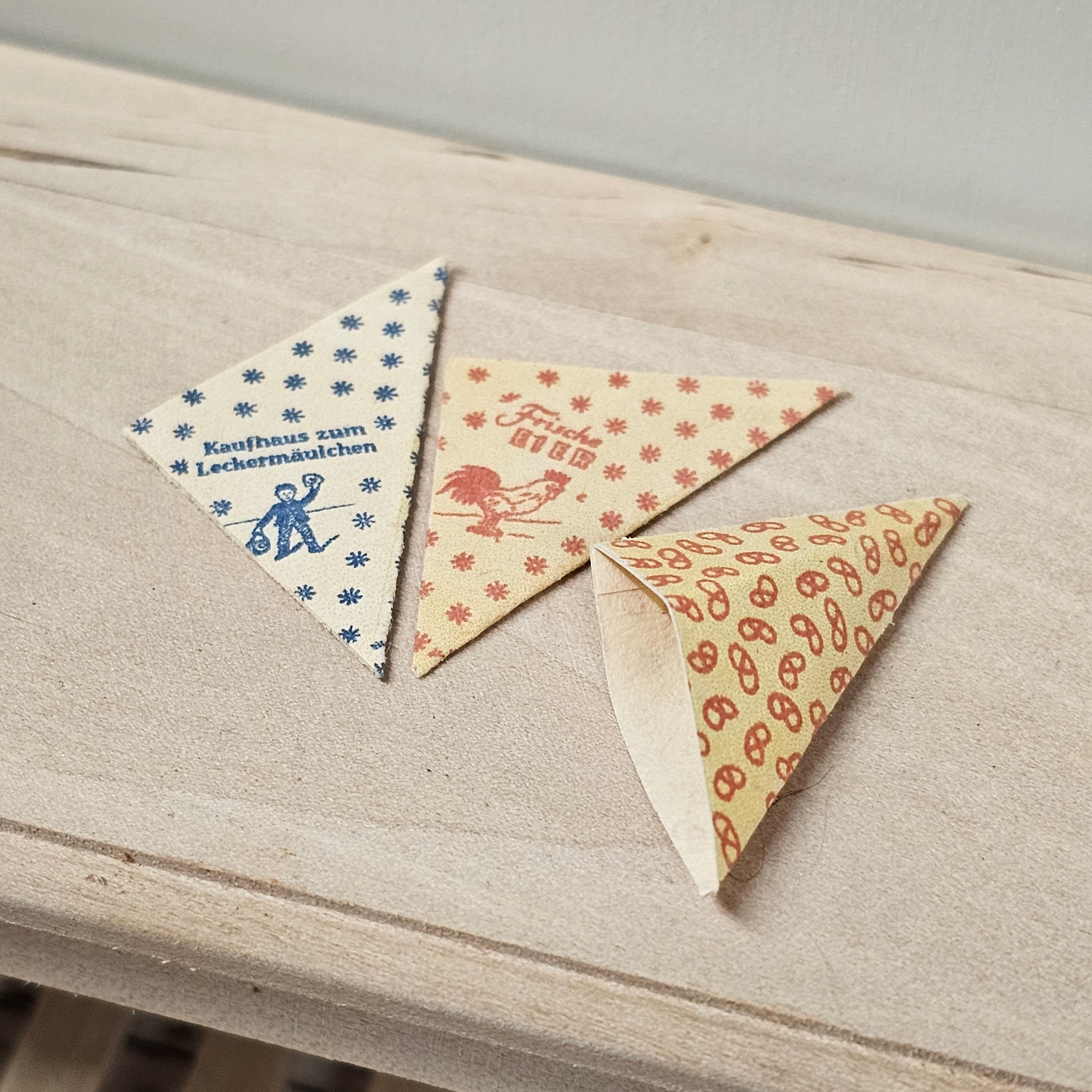 3 Dreiecktüten für den Kaufladen aus Papier