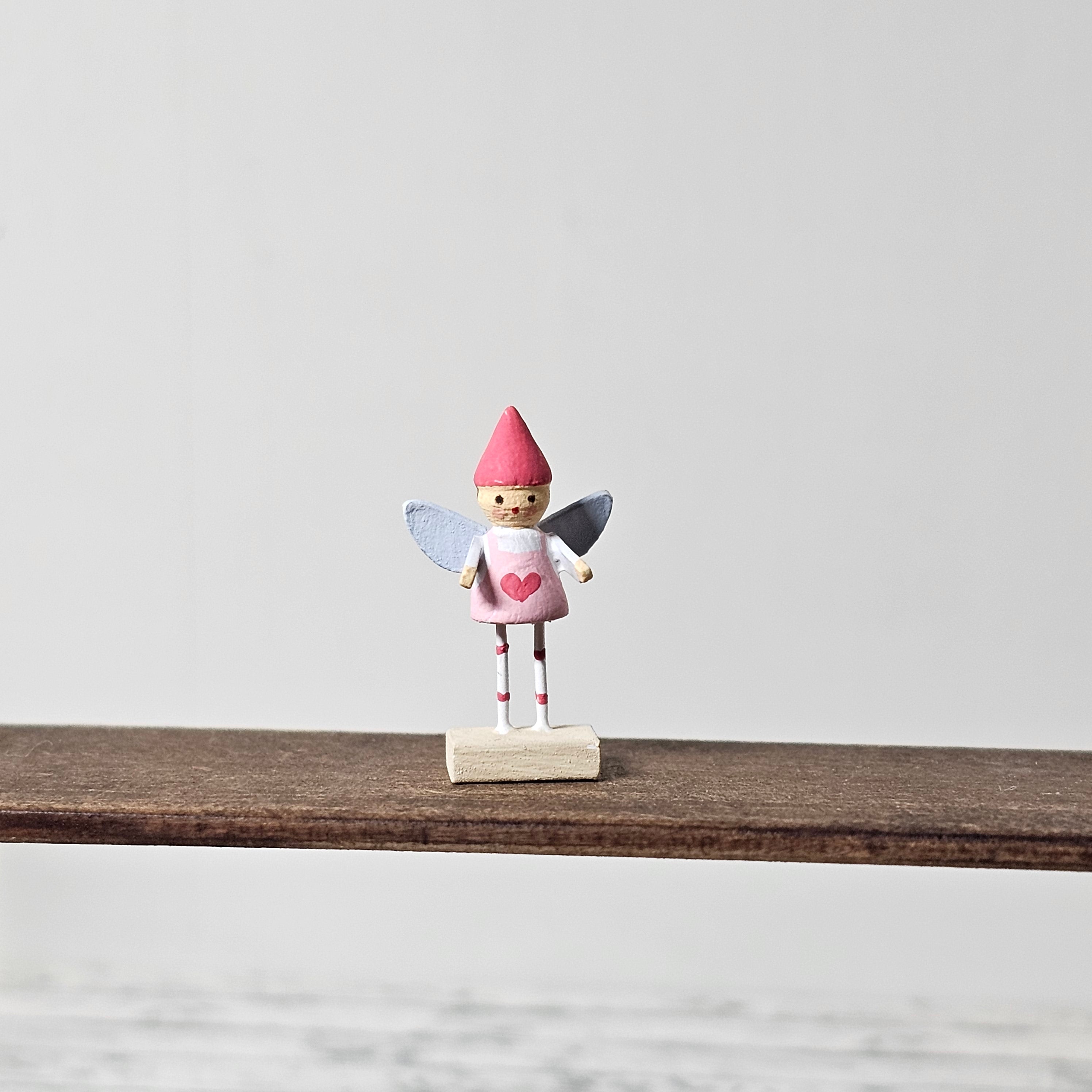 Weihnachtselfe mit Herz