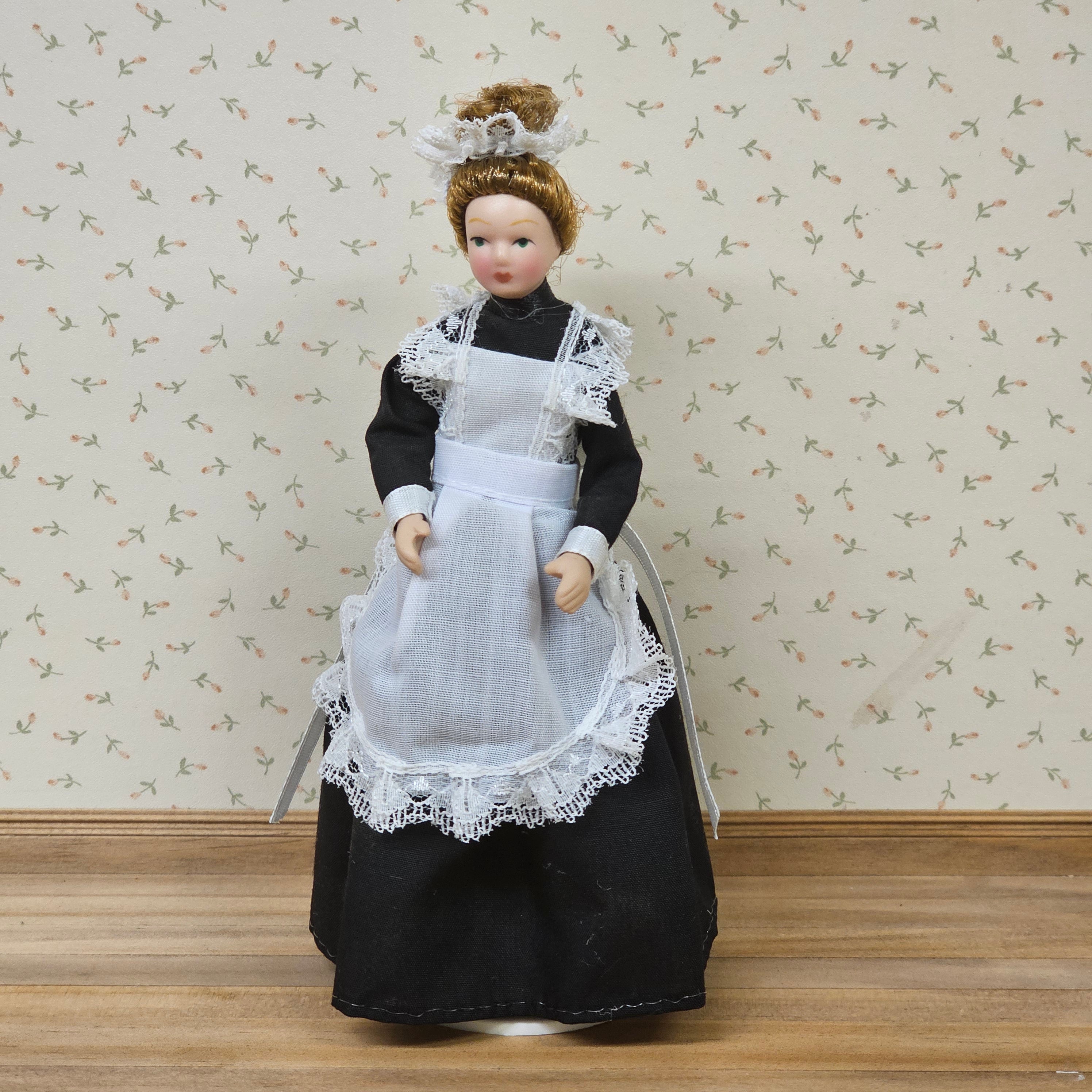 Puppe Hausangestellte schwarz
